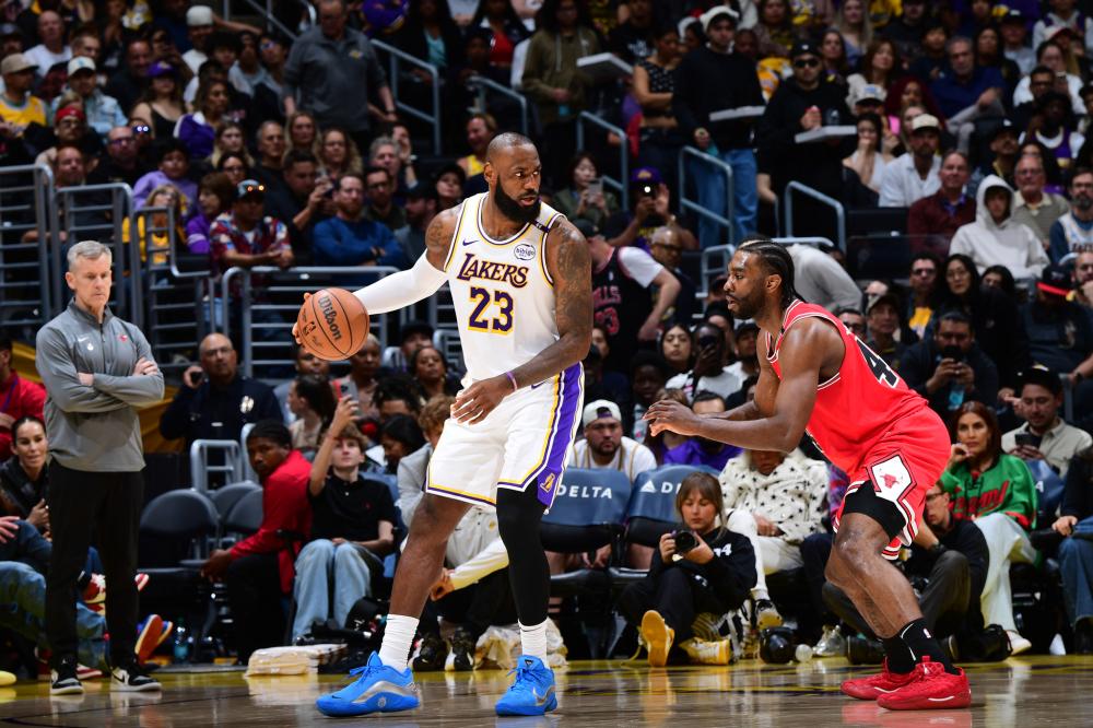 篮板球被他一个人统治了